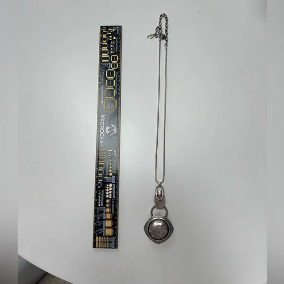 Vintage Marjorie Baer SF Metal Hammered Silver Medallion Necklace - Picture 2 of 4